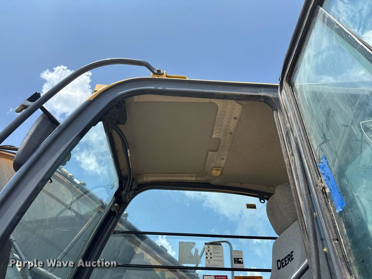 image for item ED5720 2012 John Deere 250G LC excavator