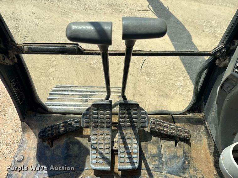 image for item ED5720 2012 John Deere 250G LC excavator