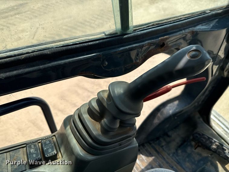 image for item ED5720 2012 John Deere 250G LC excavator