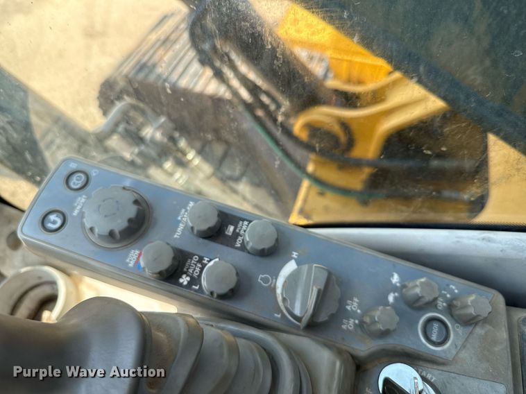 image for item ED5720 2012 John Deere 250G LC excavator