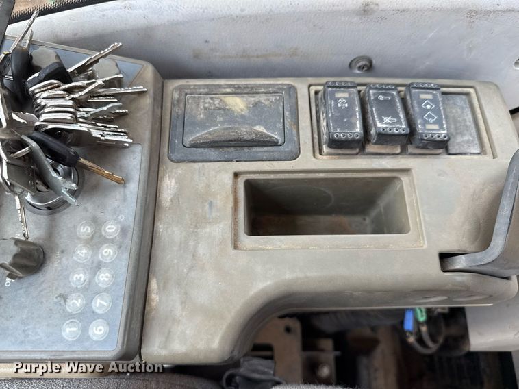 image for item ED5720 2012 John Deere 250G LC excavator