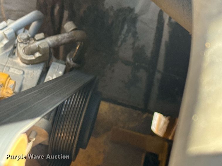 image for item ED5720 2012 John Deere 250G LC excavator