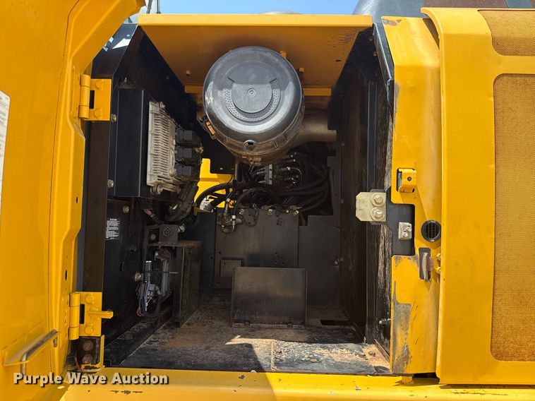 image for item ED5720 2012 John Deere 250G LC excavator