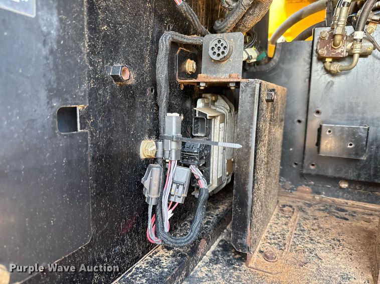 image for item ED5720 2012 John Deere 250G LC excavator