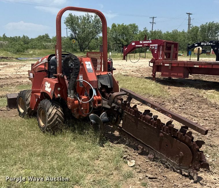 image for item ED5722 2004 Ditch Witch RT40 trencher