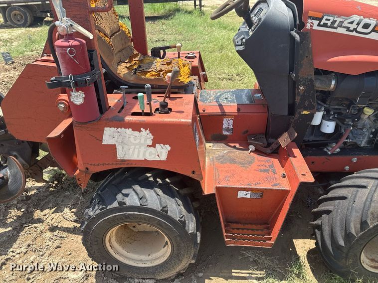 image for item ED5722 2004 Ditch Witch RT40 trencher