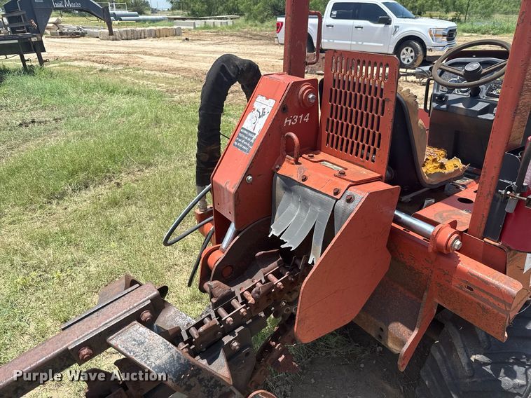 image for item ED5722 2004 Ditch Witch RT40 trencher