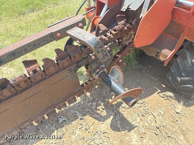 image for item ED5722 2004 Ditch Witch RT40 trencher