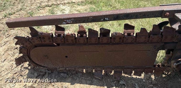 image for item ED5722 2004 Ditch Witch RT40 trencher