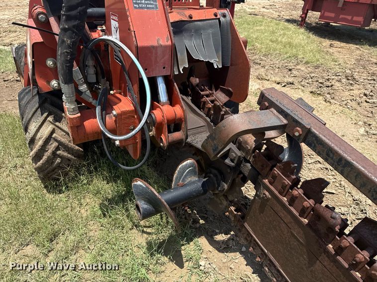 image for item ED5722 2004 Ditch Witch RT40 trencher
