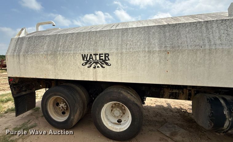 image for item ED5726 2000 Mack CH613 water truck