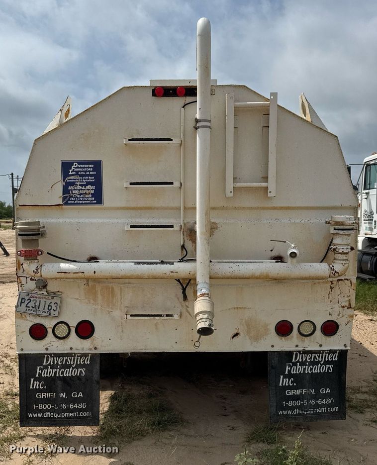 image for item ED5726 2000 Mack CH613 water truck