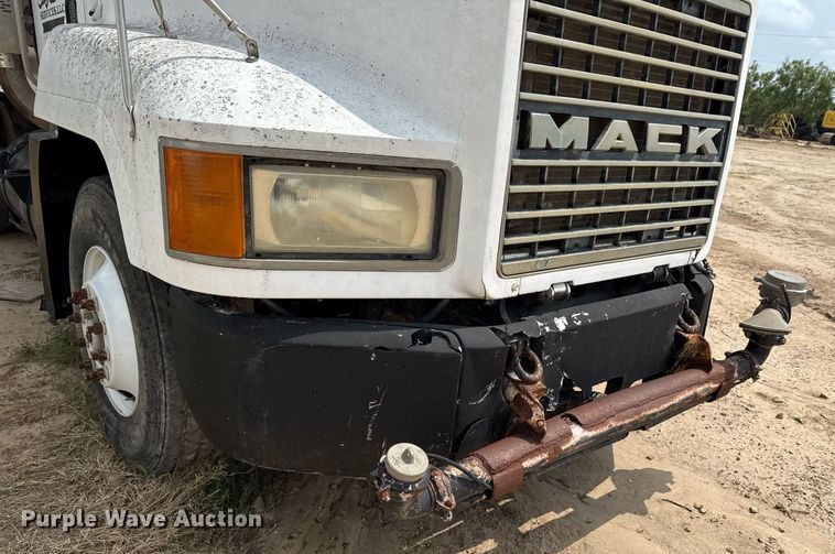 image for item ED5726 2000 Mack CH613 water truck