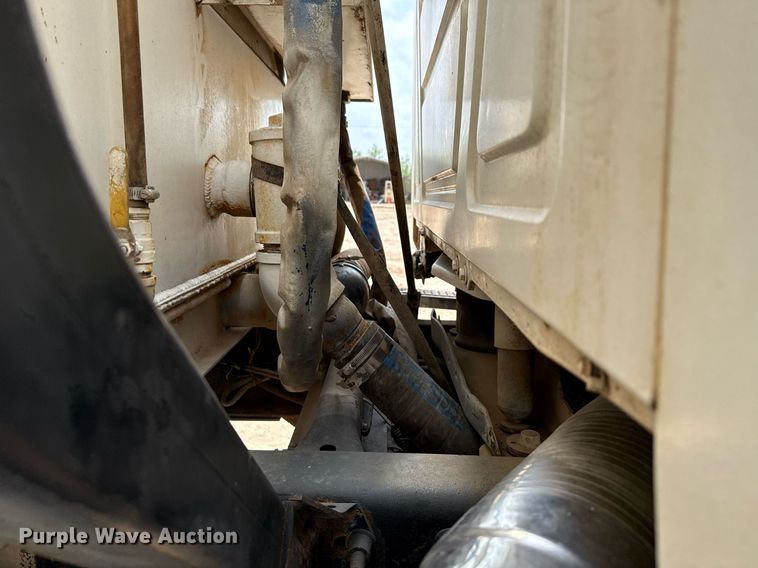 image for item ED5726 2000 Mack CH613 water truck