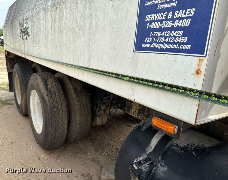 image for item ED5726 2000 Mack CH613 water truck