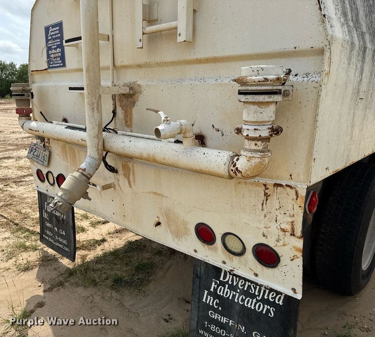 image for item ED5726 2000 Mack CH613 water truck