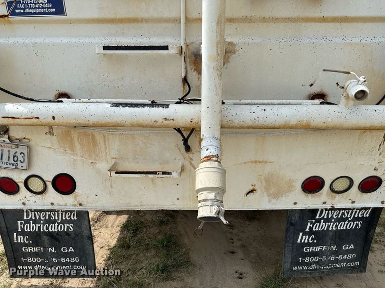 image for item ED5726 2000 Mack CH613 water truck