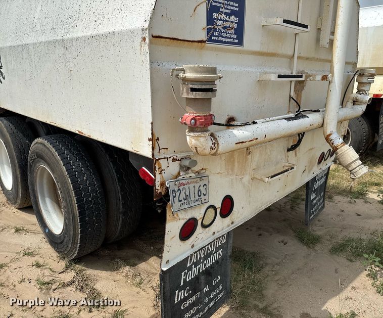 image for item ED5726 2000 Mack CH613 water truck