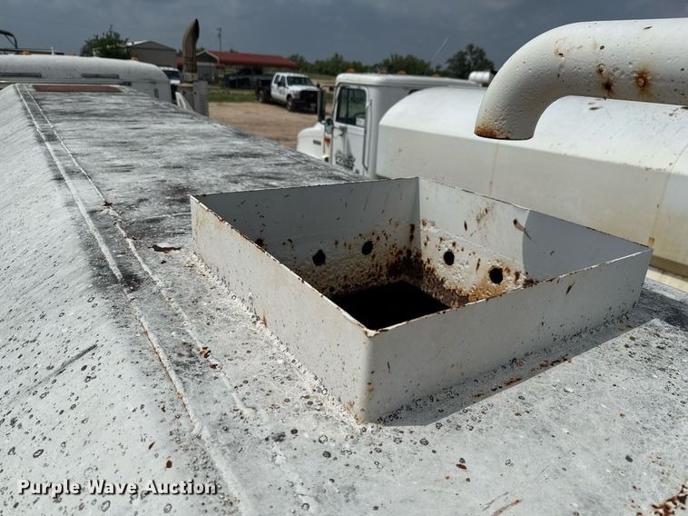 image for item ED5726 2000 Mack CH613 water truck