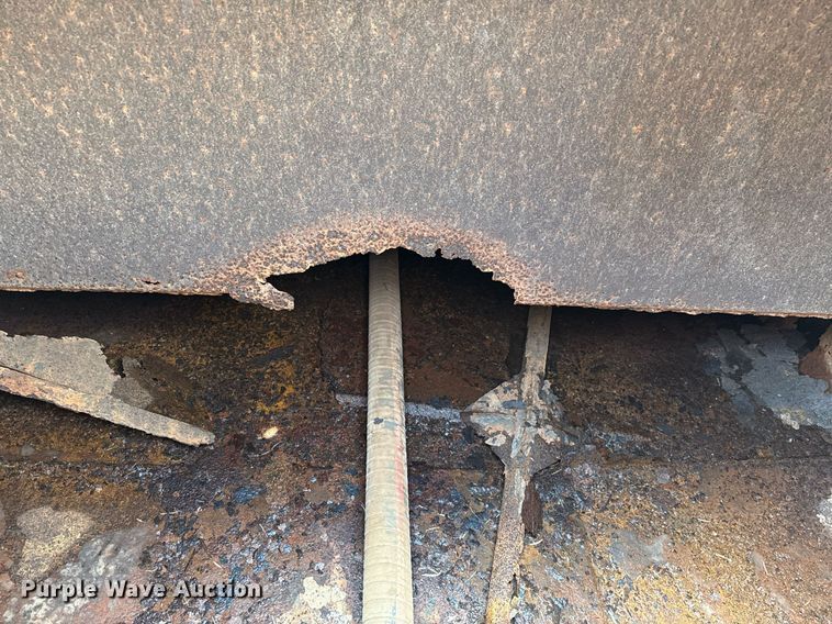 image for item ED5726 2000 Mack CH613 water truck