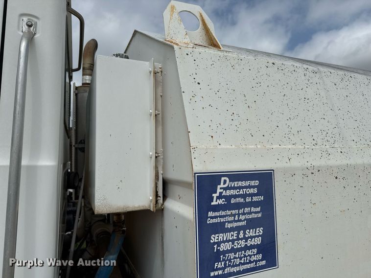 image for item ED5726 2000 Mack CH613 water truck