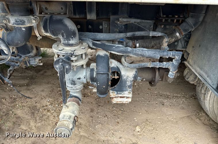image for item ED5726 2000 Mack CH613 water truck