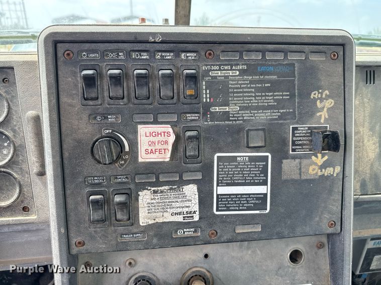 image for item ED5726 2000 Mack CH613 water truck