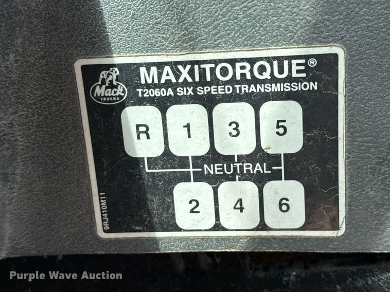 image for item ED5726 2000 Mack CH613 water truck