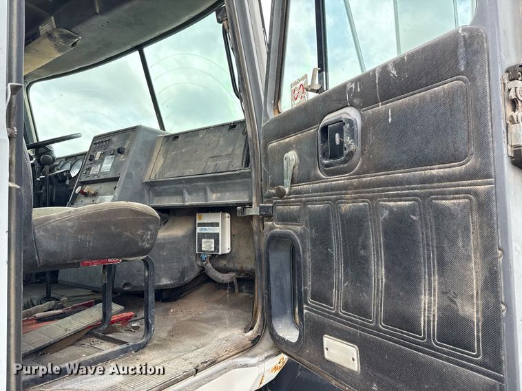 image for item ED5726 2000 Mack CH613 water truck