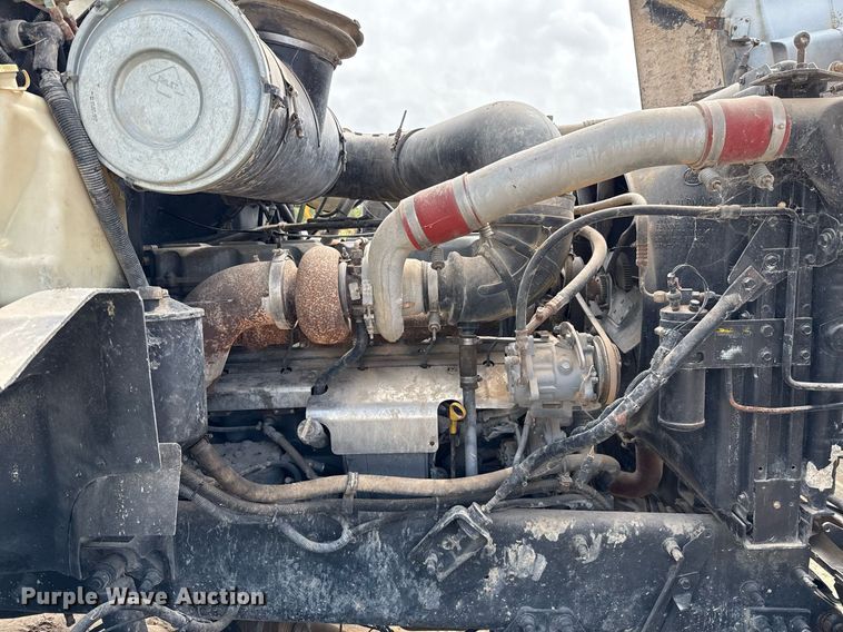 image for item ED5726 2000 Mack CH613 water truck