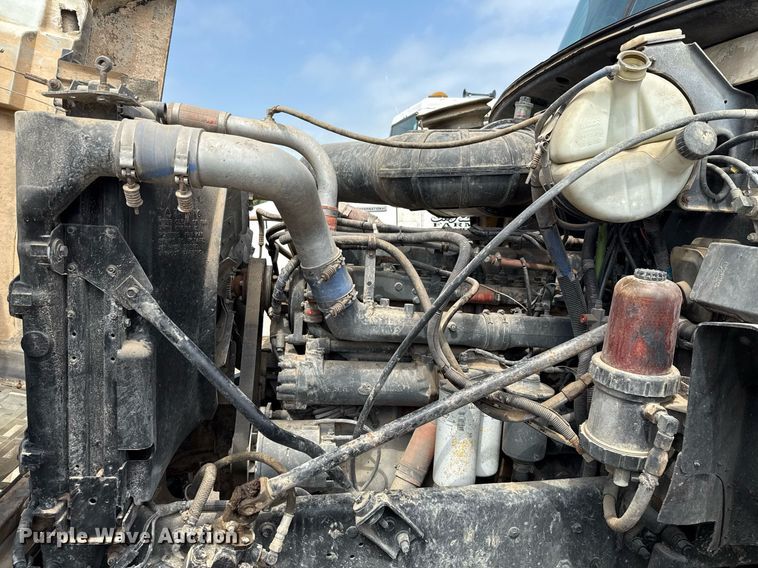 image for item ED5726 2000 Mack CH613 water truck