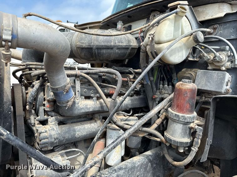 image for item ED5726 2000 Mack CH613 water truck