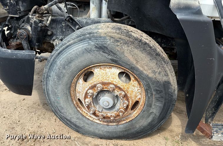 image for item ED5726 2000 Mack CH613 water truck