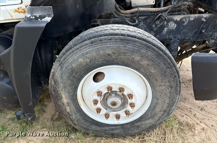 image for item ED5726 2000 Mack CH613 water truck