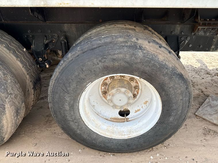 image for item ED5726 2000 Mack CH613 water truck