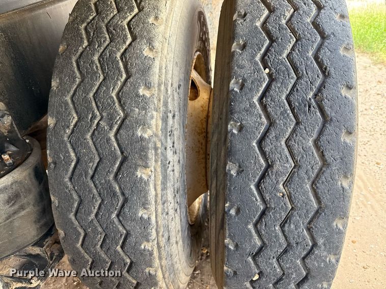 image for item ED5726 2000 Mack CH613 water truck