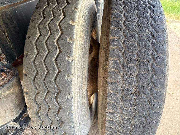 image for item ED5726 2000 Mack CH613 water truck