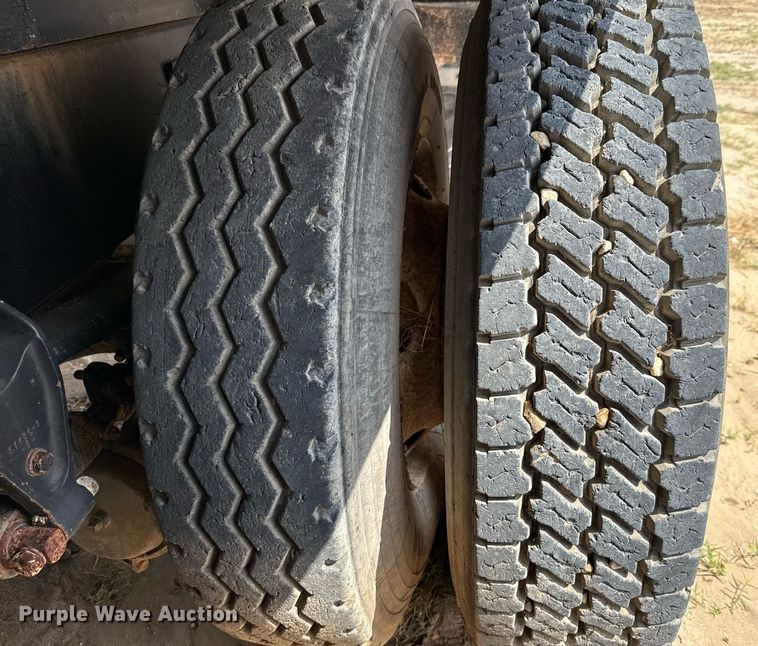 image for item ED5726 2000 Mack CH613 water truck