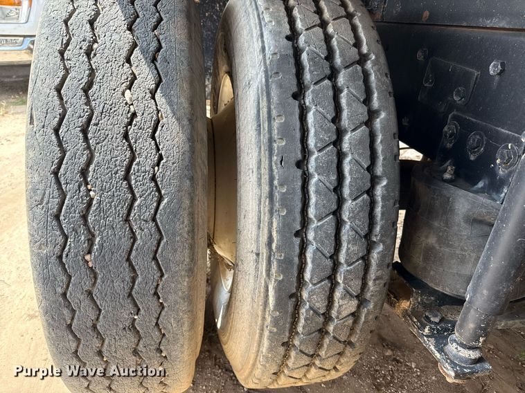 image for item ED5726 2000 Mack CH613 water truck