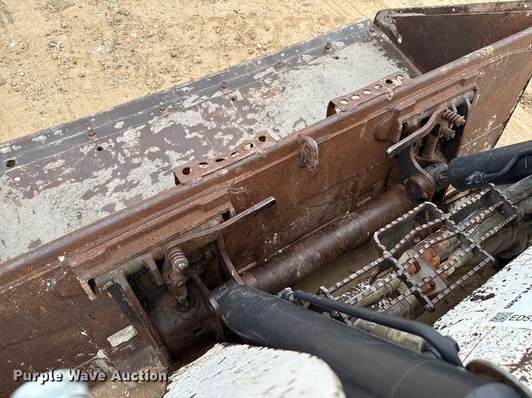 image for item ED5727 2011 Bobcat T630 tracked skid steer loader