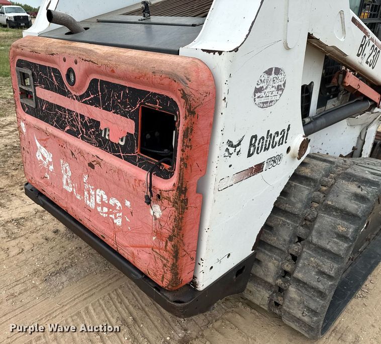 image for item ED5727 2011 Bobcat T630 tracked skid steer loader