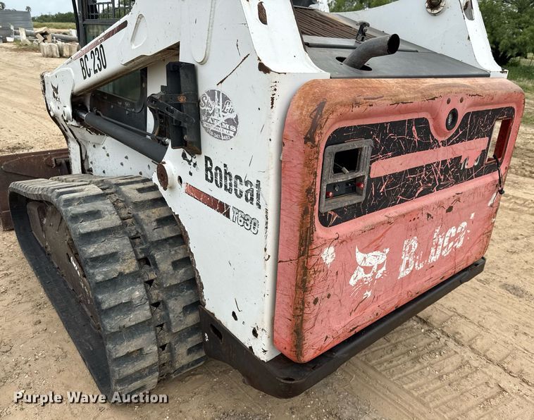 image for item ED5727 2011 Bobcat T630 tracked skid steer loader