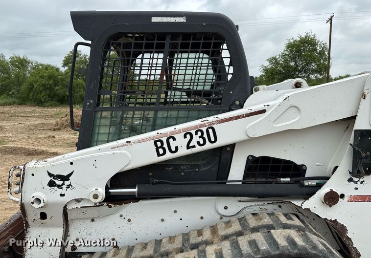 image for item ED5727 2011 Bobcat T630 tracked skid steer loader