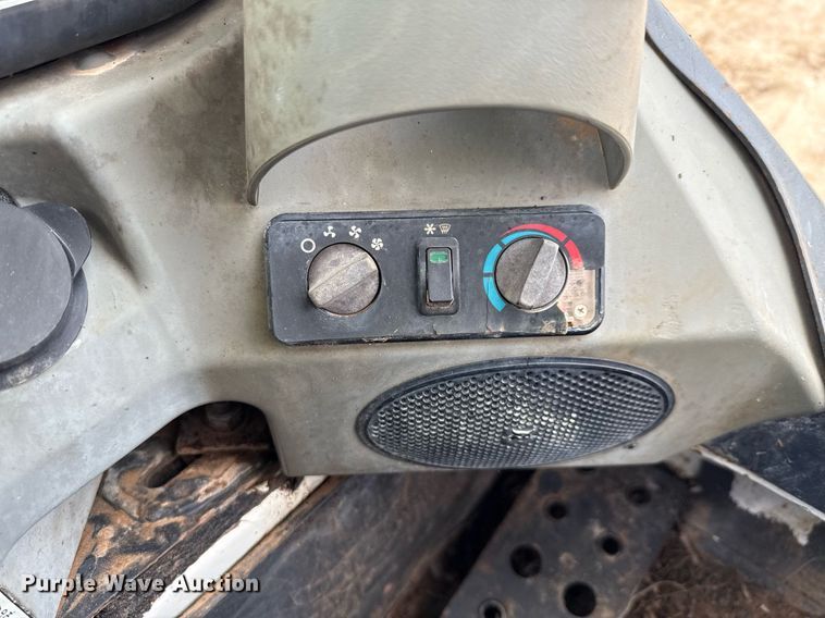 image for item ED5727 2011 Bobcat T630 tracked skid steer loader