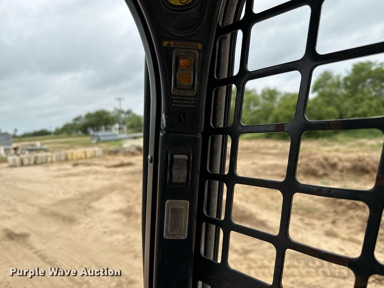 image for item ED5727 2011 Bobcat T630 tracked skid steer loader