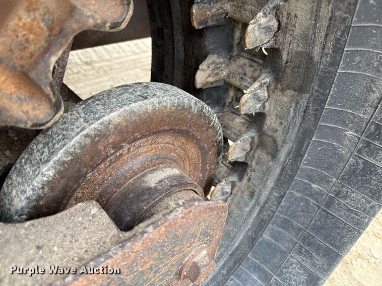 image for item ED5727 2011 Bobcat T630 tracked skid steer loader