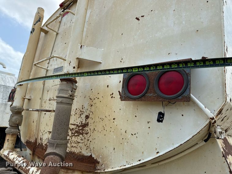 image for item ED5728 2000 International 9100 water truck