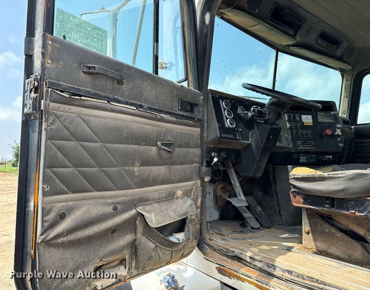 image for item ED5728 2000 International 9100 water truck