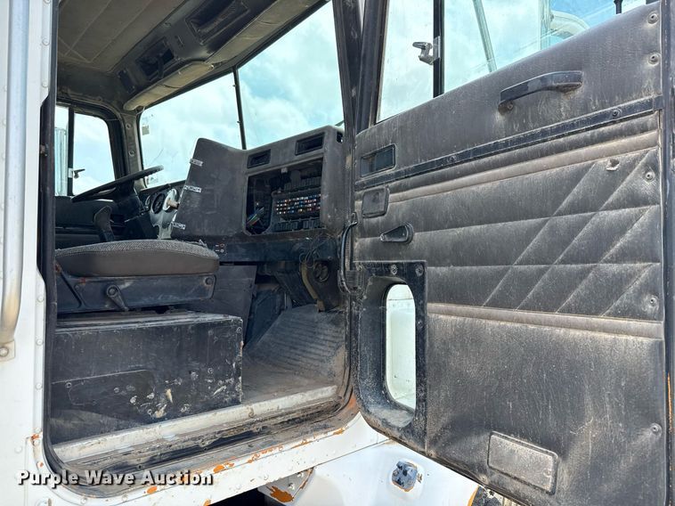 image for item ED5728 2000 International 9100 water truck