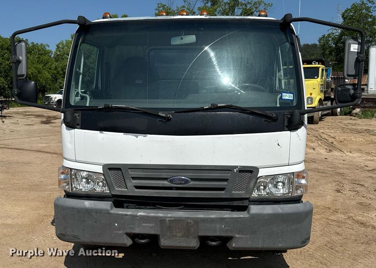 image for item ED5744 2006 Ford LCF dump truck